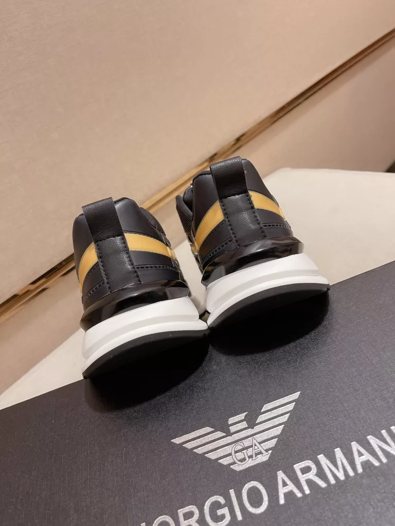 Armani ARMARNI official website synchronization counter quality continental runway models uppers imported original fabric head layer cowhide. Sheepskin lining simple but extraordinary luxury but not flashy This interpretation is just right original outsole 38-44.