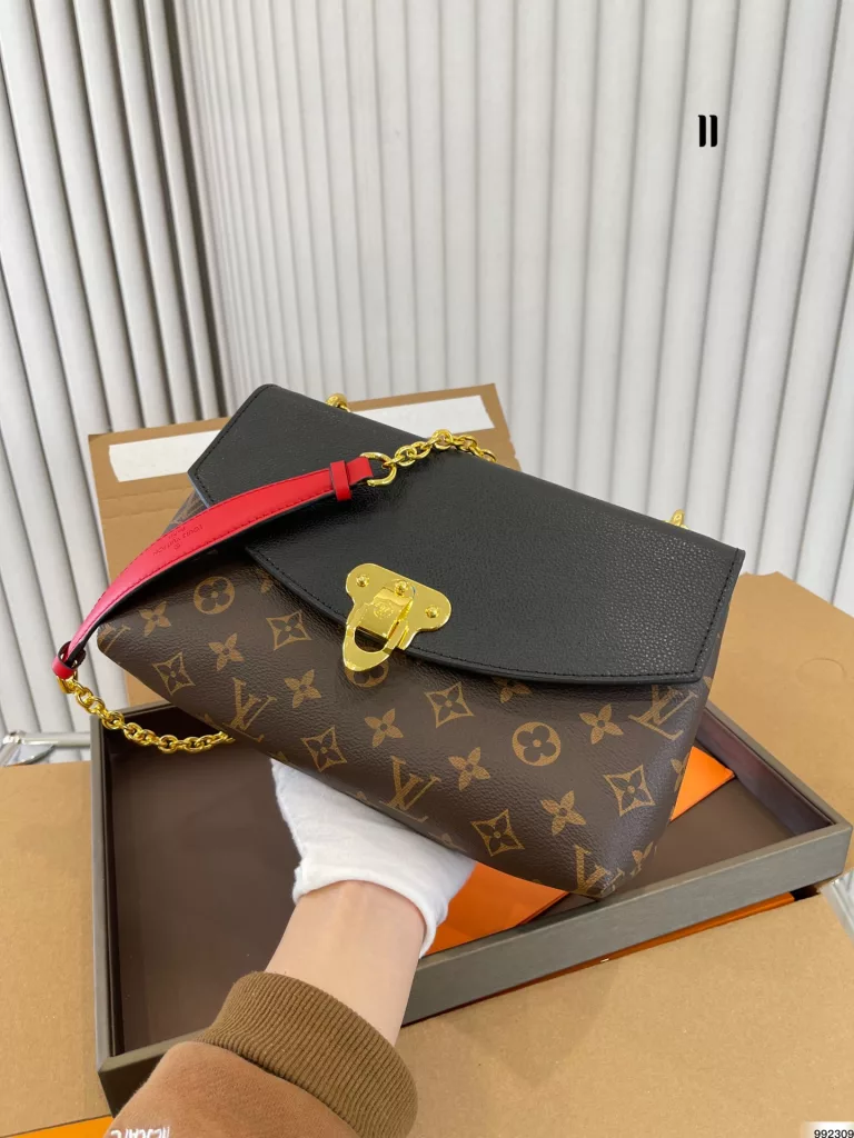 Louis Vuitton/Louis Vuitton<br>LV women's bag SAINT shoulder crossbody chain bag<br>The first choice for everyday fashion and elegance<br>A must for every cool girl<br>Size 25 16