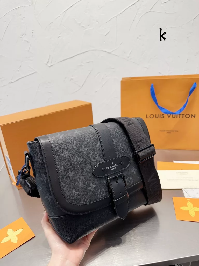 Men's bag share 0LouisVuitton shoulder bag