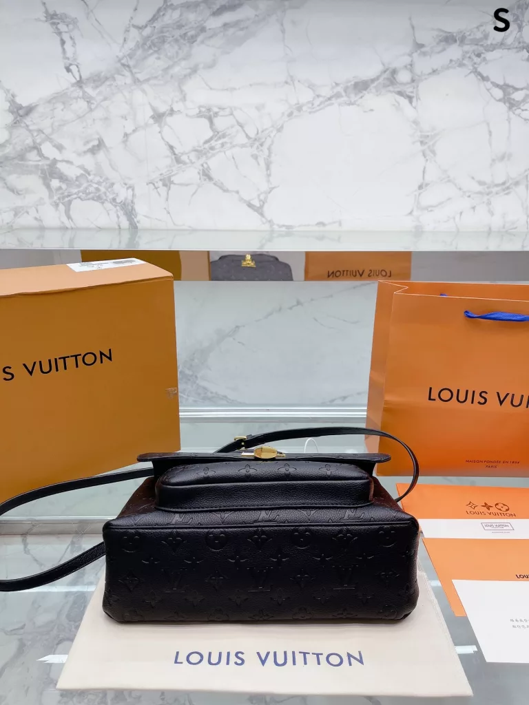 Men's bag share 0LouisVuitton shoulder bag