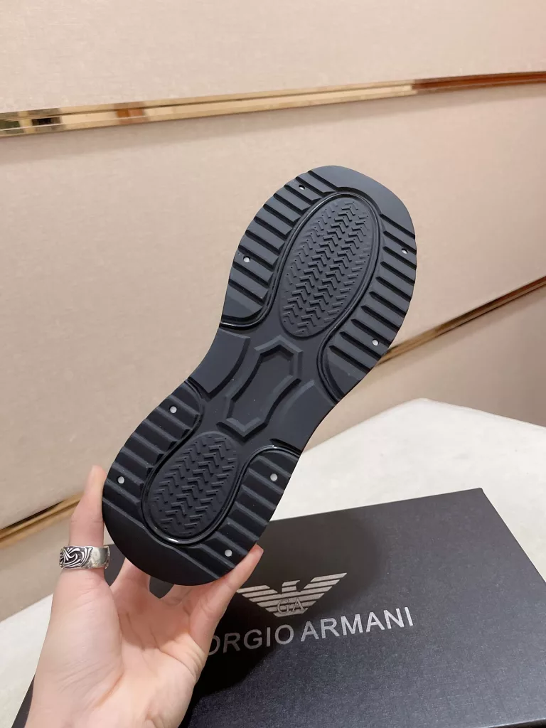 Armani ARMARNI official website synchronization counter quality continental runway models uppers imported original fabric head layer cowhide. Sheepskin lining simple but extraordinary luxury but not flashy This interpretation is just right original outsole 38-44.