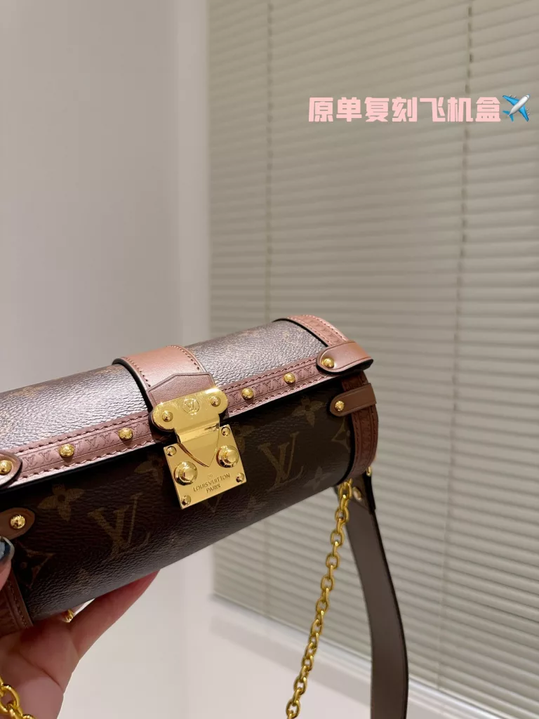 Louis Vuitton 2021 Prefall/Papillon Trunk<br>Today and share with you the latest LV upcoming models, which are also visually expected to be the next big breakout of the year, Louis Vuitton 2021 Prefall /Papillon Trunk.