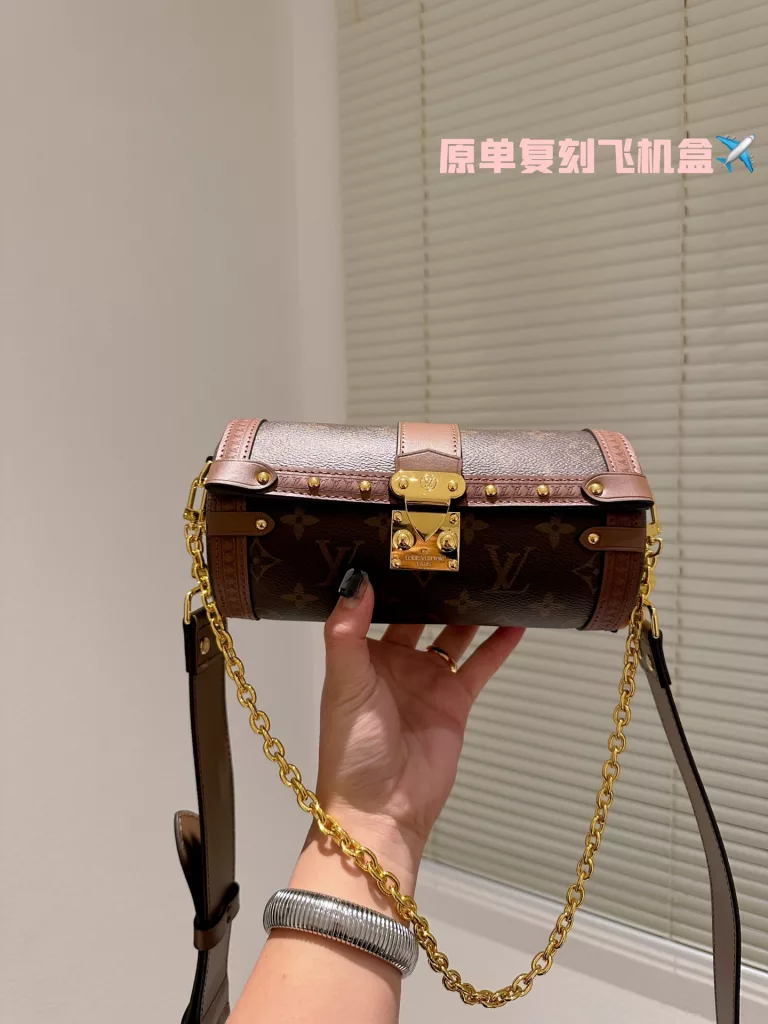 Louis Vuitton 2021 Prefall/Papillon Trunk<br>Today and share with you the latest LV upcoming models, which are also visually expected to be the next big breakout of the year, Louis Vuitton 2021 Prefall /Papillon Trunk.