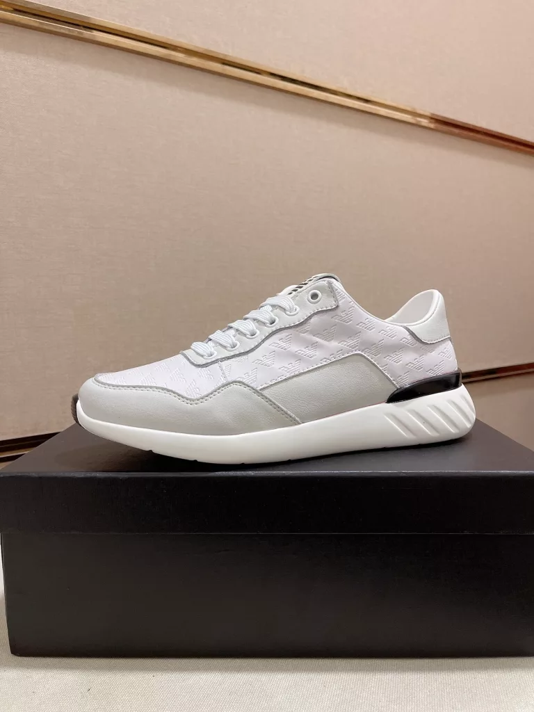 Armani ARMARNI official website synchronization counter quality continental runway models uppers imported original fabric head layer cowhide. Sheepskin lining simple but extraordinary luxury but not flashy This interpretation is just right original outsole 38-44.