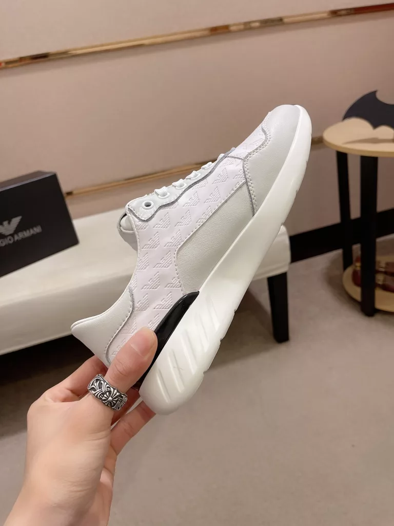 Armani ARMARNI official website synchronization counter quality continental runway models uppers imported original fabric head layer cowhide. Sheepskin lining simple but extraordinary luxury but not flashy This interpretation is just right original outsole 38-44.