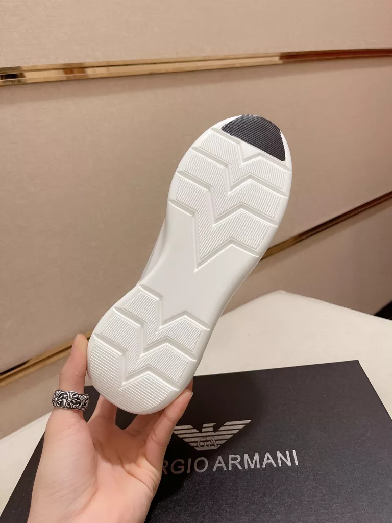 Armani ARMARNI official website synchronization counter quality continental runway models uppers imported original fabric head layer cowhide. Sheepskin lining simple but extraordinary luxury but not flashy This interpretation is just right original outsole 38-44.