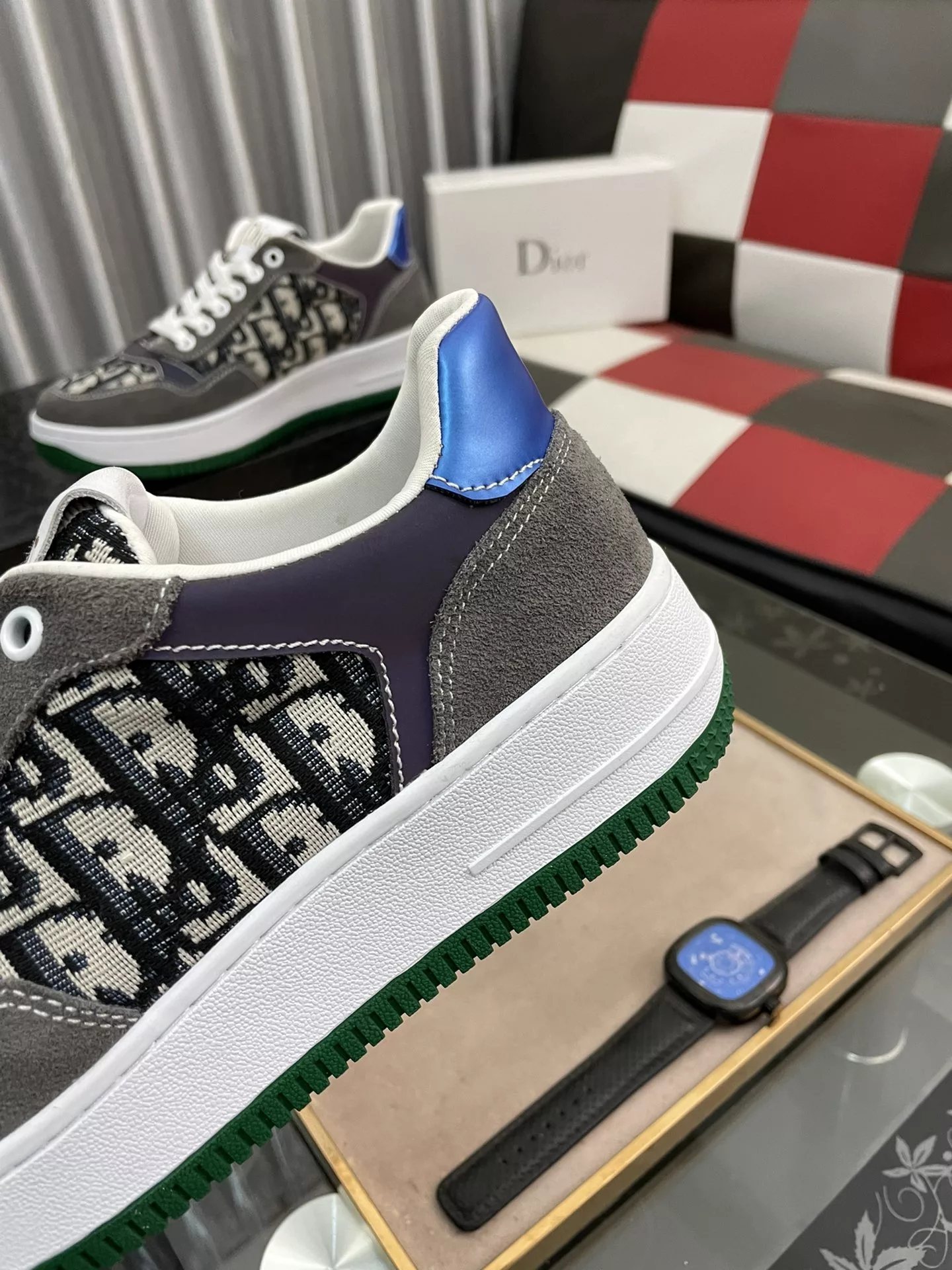 [DIOR] Dior 🆕 new casual sneakers are classic items, the upper is made of top layer cowhide ➕ original sheepskin lining. Textured white treads on the original cloth at the top of the collar and a matching rubber outsole. It embodies one of the hallmark features of the D family. Exquisite style, size: 38--44