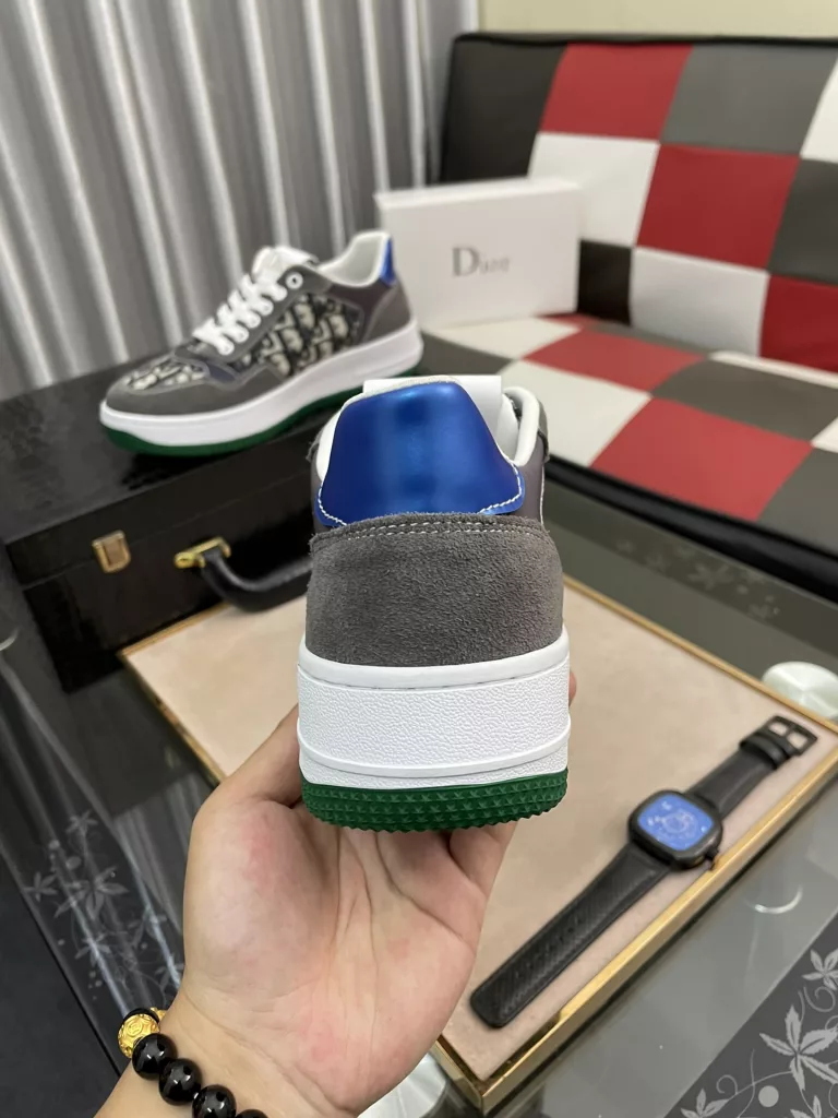 [DIOR] Dior 🆕 new casual sneakers are classic items, the upper is made of top layer cowhide ➕ original sheepskin lining. Textured white treads on the original cloth at the top of the collar and a matching rubber outsole. It embodies one of the hallmark features of the D family. Exquisite style, size: 38--44