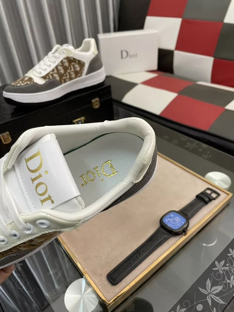 [DIOR] Dior 🆕 new casual sneakers are classic items, the upper is made of top layer cowhide ➕ original sheepskin lining. Textured white treads on the original cloth at the top of the collar and a matching rubber outsole. It embodies one of the hallmark features of the D family. Exquisite style, size: 38--44