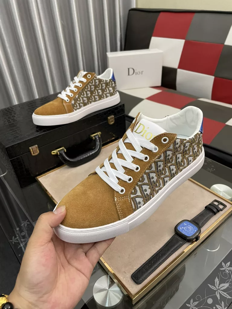 [DIOR] Dior 🆕 new casual sneakers are classic items, the upper is made of top layer cowhide ➕ original sheepskin lining. Textured white treads on the original cloth at the top of the collar and a matching rubber outsole. It embodies one of the hallmark features of the D family. Exquisite style, size: 38--44