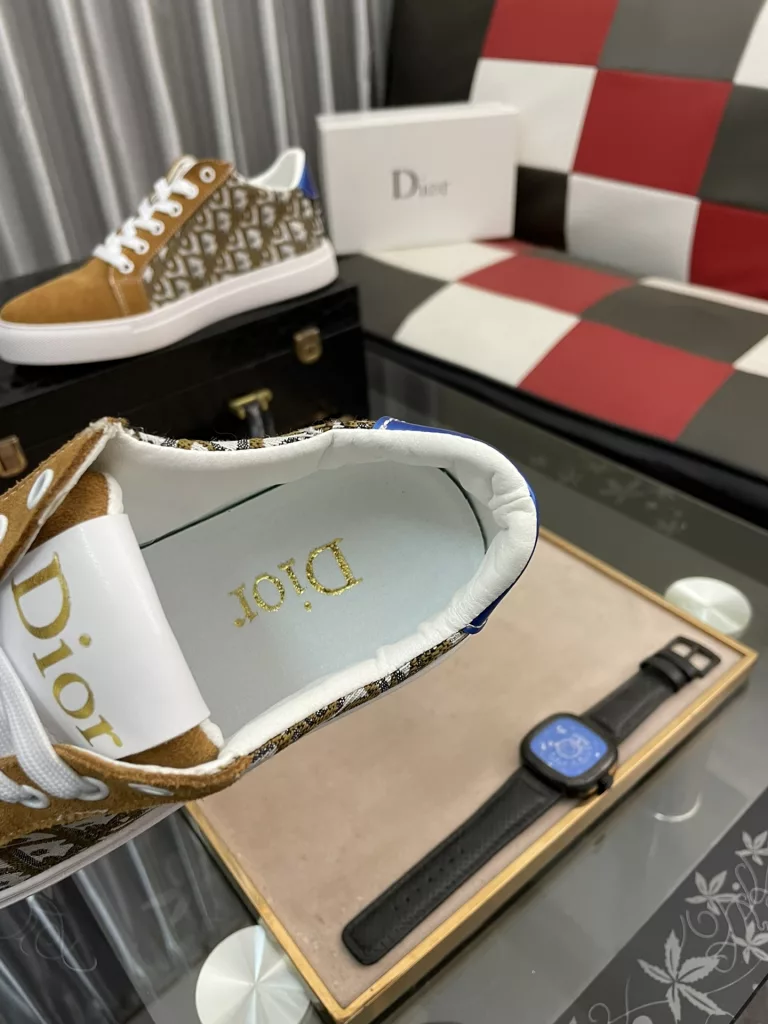 [DIOR] Dior 🆕 new casual sneakers are classic items, the upper is made of top layer cowhide ➕ original sheepskin lining. Textured white treads on the original cloth at the top of the collar and a matching rubber outsole. It embodies one of the hallmark features of the D family. Exquisite style, size: 38--44