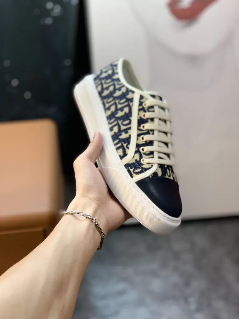 Dior counter casual shoes 👉👉 counter quality, 💕high-quality workmanship, 🔊The upper is made of imported original fabric, ☑️Comfortable and breathable inner, the original soft rubber outsole, casual fashion, high-end quality, size: 38-444⃣️ Color optional