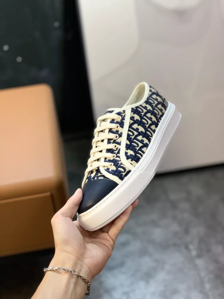 Dior counter casual shoes 👉👉 counter quality, 💕high-quality workmanship, 🔊The upper is made of imported original fabric, ☑️Comfortable and breathable inner, the original soft rubber outsole, casual fashion, high-end quality, size: 38-444⃣️ Color optional