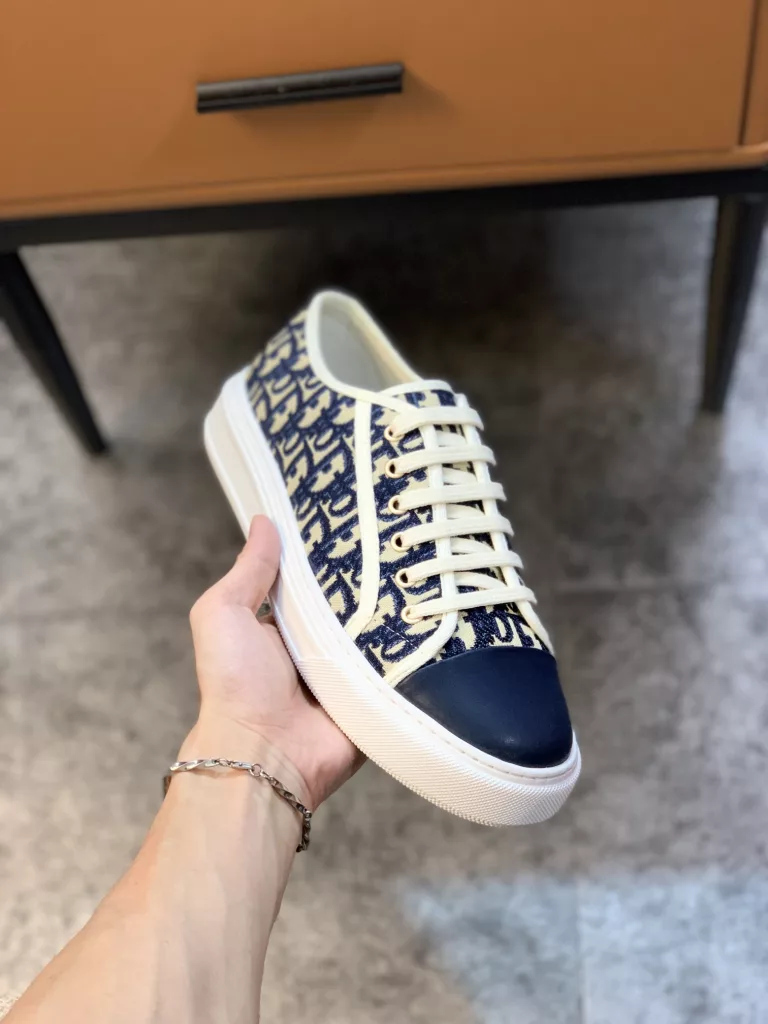 Dior counter casual shoes 👉👉 counter quality, 💕high-quality workmanship, 🔊The upper is made of imported original fabric, ☑️Comfortable and breathable inner, the original soft rubber outsole, casual fashion, high-end quality, size: 38-444⃣️ Color optional