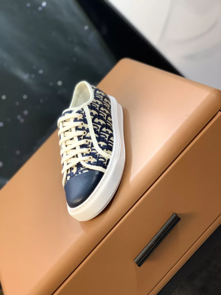 Dior counter casual shoes 👉👉 counter quality, 💕high-quality workmanship, 🔊The upper is made of imported original fabric, ☑️Comfortable and breathable inner, the original soft rubber outsole, casual fashion, high-end quality, size: 38-444⃣️ Color optional