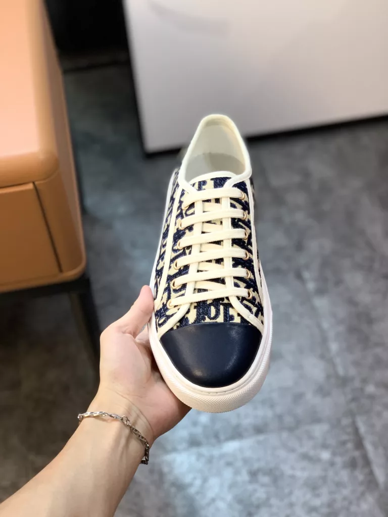 Dior counter casual shoes 👉👉 counter quality, 💕high-quality workmanship, 🔊The upper is made of imported original fabric, ☑️Comfortable and breathable inner, the original soft rubber outsole, casual fashion, high-end quality, size: 38-444⃣️ Color optional