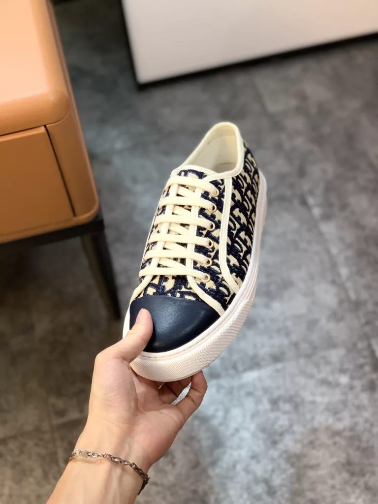 Dior counter casual shoes 👉👉 counter quality, 💕high-quality workmanship, 🔊The upper is made of imported original fabric, ☑️Comfortable and breathable inner, the original soft rubber outsole, casual fashion, high-end quality, size: 38-444⃣️ Color optional