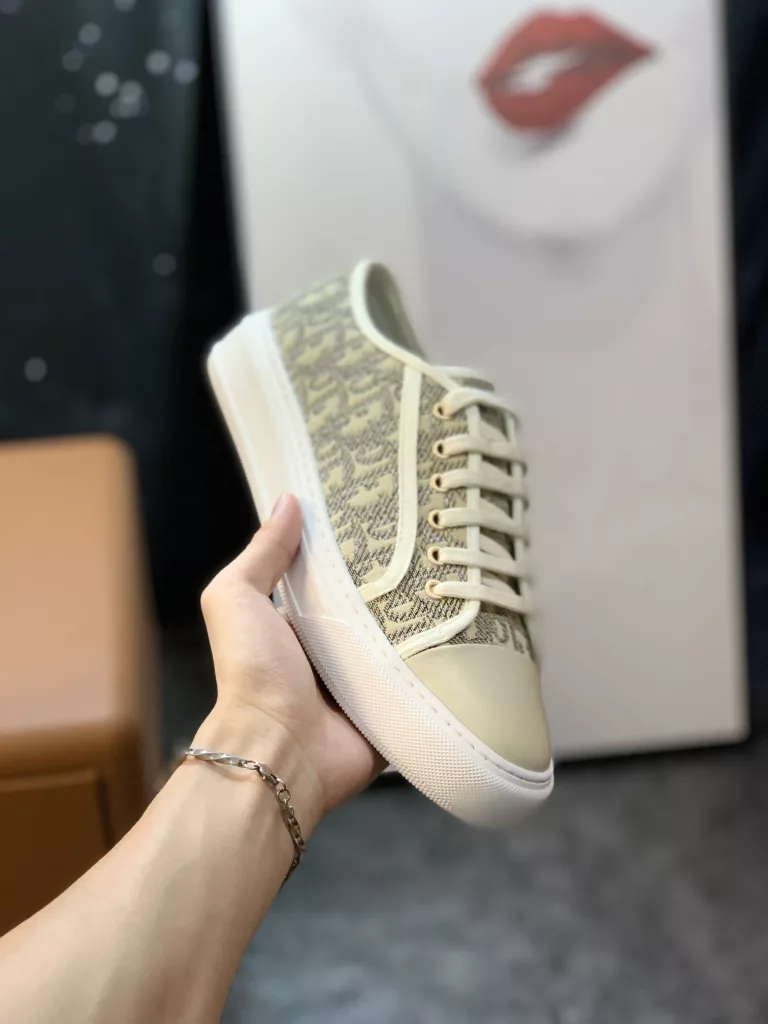 Dior counter casual shoes 👉👉 counter quality, 💕high-quality workmanship, 🔊The upper is made of imported original fabric, ☑️Comfortable and breathable inner, the original soft rubber outsole, casual fashion, high-end quality, size: 38-444⃣️ Color optional