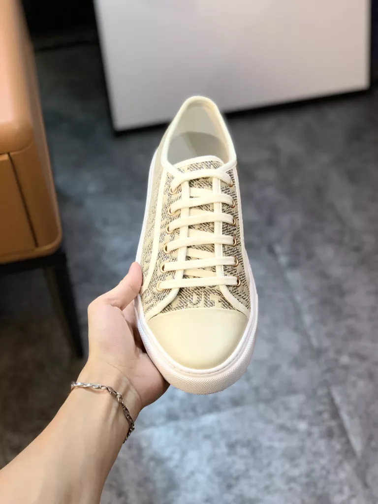 Dior counter casual shoes 👉👉 counter quality, 💕high-quality workmanship, 🔊The upper is made of imported original fabric, ☑️Comfortable and breathable inner, the original soft rubber outsole, casual fashion, high-end quality, size: 38-444⃣️ Color optional