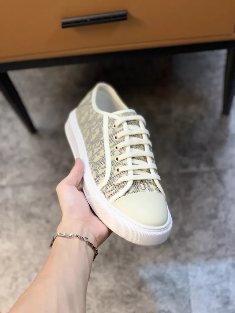 Dior counter casual shoes 👉👉 counter quality, 💕high-quality workmanship, 🔊The upper is made of imported original fabric, ☑️Comfortable and breathable inner, the original soft rubber outsole, casual fashion, high-end quality, size: 38-444⃣️ Color optional