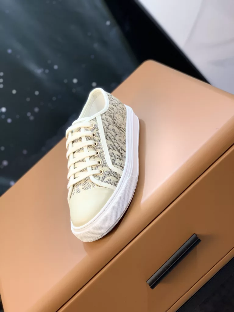 Dior counter casual shoes 👉👉 counter quality, 💕high-quality workmanship, 🔊The upper is made of imported original fabric, ☑️Comfortable and breathable inner, the original soft rubber outsole, casual fashion, high-end quality, size: 38-444⃣️ Color optional