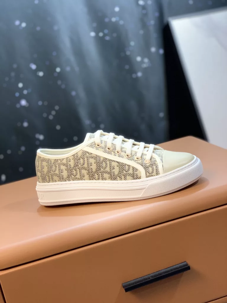 Dior counter casual shoes 👉👉 counter quality, 💕high-quality workmanship, 🔊The upper is made of imported original fabric, ☑️Comfortable and breathable inner, the original soft rubber outsole, casual fashion, high-end quality, size: 38-444⃣️ Color optional