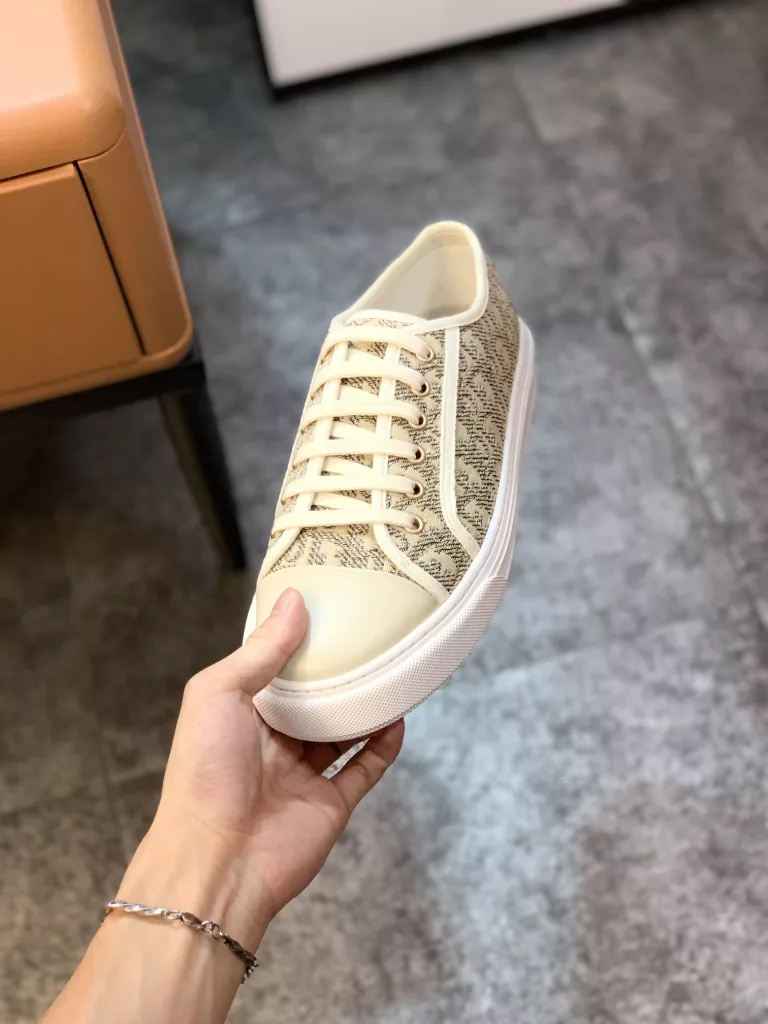 Dior counter casual shoes 👉👉 counter quality, 💕high-quality workmanship, 🔊The upper is made of imported original fabric, ☑️Comfortable and breathable inner, the original soft rubber outsole, casual fashion, high-end quality, size: 38-444⃣️ Color optional