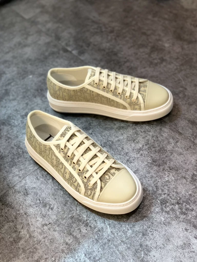 Dior counter casual shoes 👉👉 counter quality, 💕high-quality workmanship, 🔊The upper is made of imported original fabric, ☑️Comfortable and breathable inner, the original soft rubber outsole, casual fashion, high-end quality, size: 38-444⃣️ Color optional