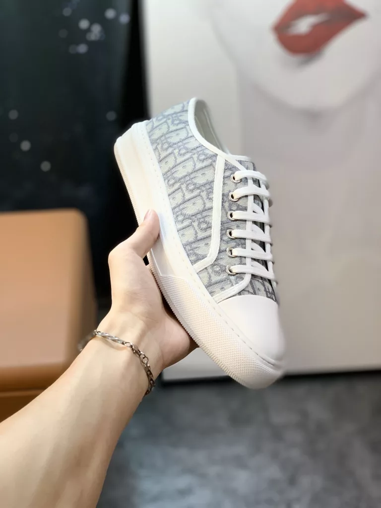 Dior counter casual shoes 👉👉 counter quality, 💕high-quality workmanship, 🔊The upper is made of imported original fabric, ☑️Comfortable and breathable inner, the original soft rubber outsole, casual fashion, high-end quality, size: 38-444⃣️ Color optional