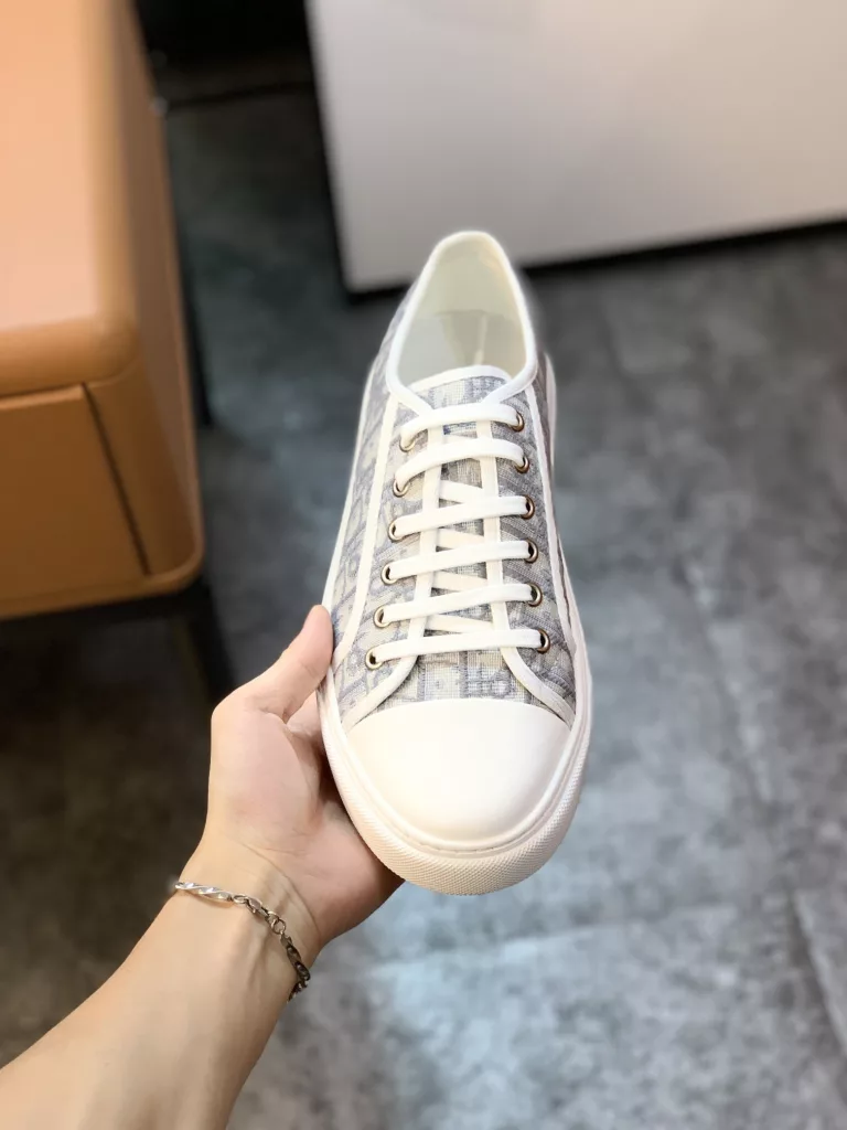 Dior counter casual shoes 👉👉 counter quality, 💕high-quality workmanship, 🔊The upper is made of imported original fabric, ☑️Comfortable and breathable inner, the original soft rubber outsole, casual fashion, high-end quality, size: 38-444⃣️ Color optional