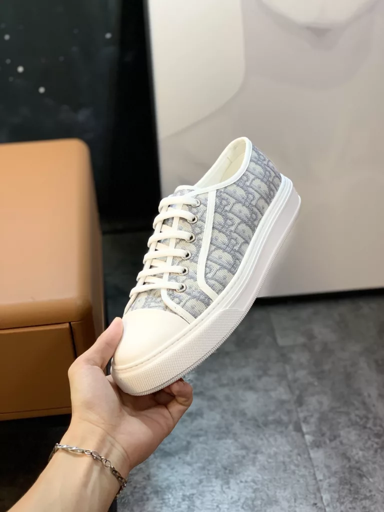 Dior counter casual shoes 👉👉 counter quality, 💕high-quality workmanship, 🔊The upper is made of imported original fabric, ☑️Comfortable and breathable inner, the original soft rubber outsole, casual fashion, high-end quality, size: 38-444⃣️ Color optional