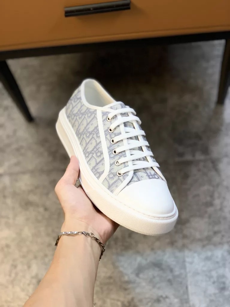 Dior counter casual shoes 👉👉 counter quality, 💕high-quality workmanship, 🔊The upper is made of imported original fabric, ☑️Comfortable and breathable inner, the original soft rubber outsole, casual fashion, high-end quality, size: 38-444⃣️ Color optional