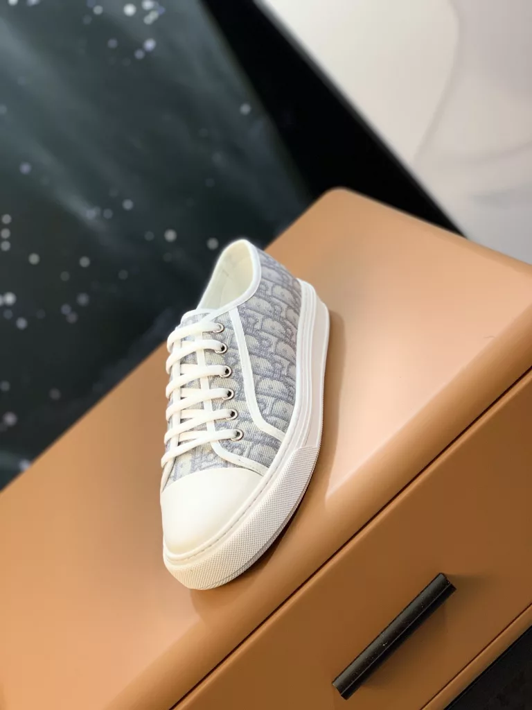 Dior counter casual shoes 👉👉 counter quality, 💕high-quality workmanship, 🔊The upper is made of imported original fabric, ☑️Comfortable and breathable inner, the original soft rubber outsole, casual fashion, high-end quality, size: 38-444⃣️ Color optional