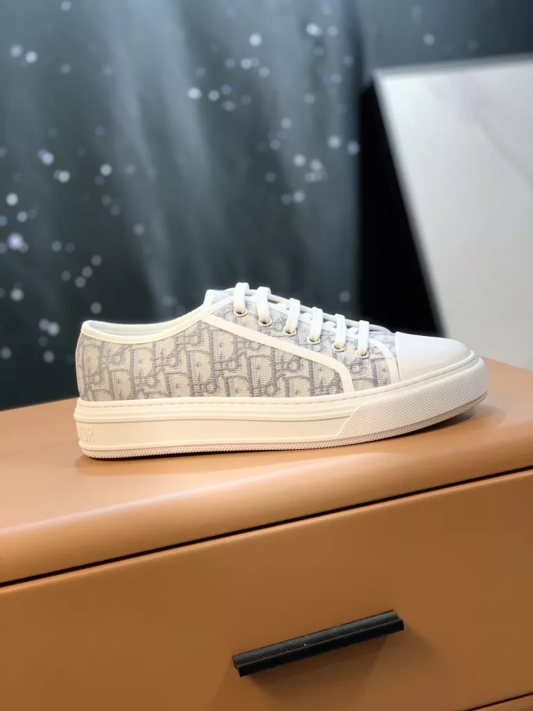 Dior counter casual shoes 👉👉 counter quality, 💕high-quality workmanship, 🔊The upper is made of imported original fabric, ☑️Comfortable and breathable inner, the original soft rubber outsole, casual fashion, high-end quality, size: 38-444⃣️ Color optional