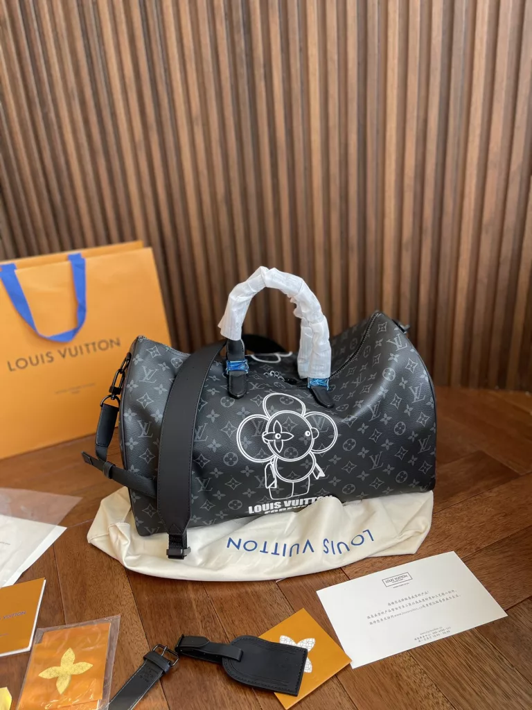 Super cool in LV Keepall old flower travel bag<br>LVKeepall one of the most commonly used bags for business trips<br>This is a super cool bag<br>Can do fitness bag, can also do travel bag<br>Capacity super sensational very practical!