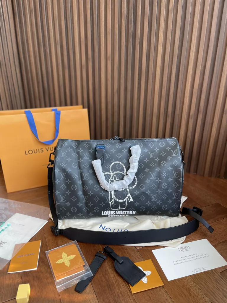 Super cool in LV Keepall old flower travel bag<br>LVKeepall one of the most commonly used bags for business trips<br>This is a super cool bag<br>Can do fitness bag, can also do travel bag<br>Capacity super sensational very practical!