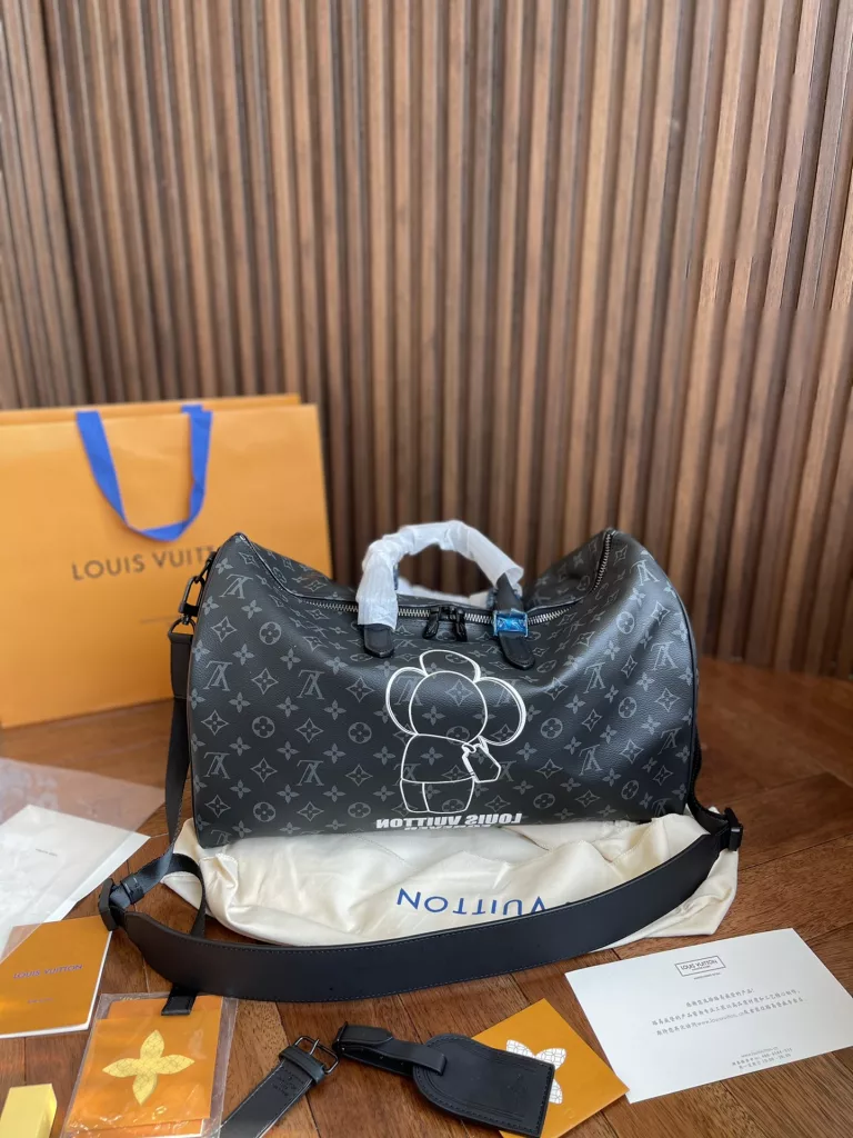 Super cool in LV Keepall old flower travel bag<br>LVKeepall one of the most commonly used bags for business trips<br>This is a super cool bag<br>Can do fitness bag, can also do travel bag<br>Capacity super sensational very practical!