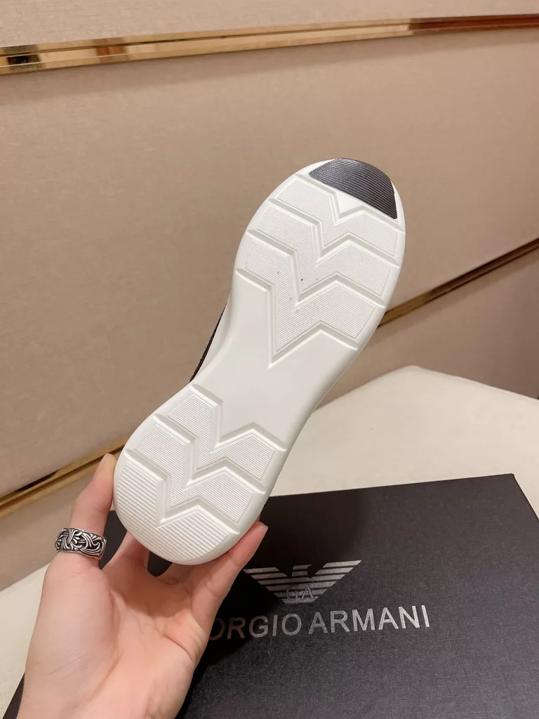 Armani ARMARNI official website synchronization counter quality continental runway models uppers imported original fabric head layer cowhide. Sheepskin lining simple but extraordinary luxury but not flashy This interpretation is just right original outsole 38-44.