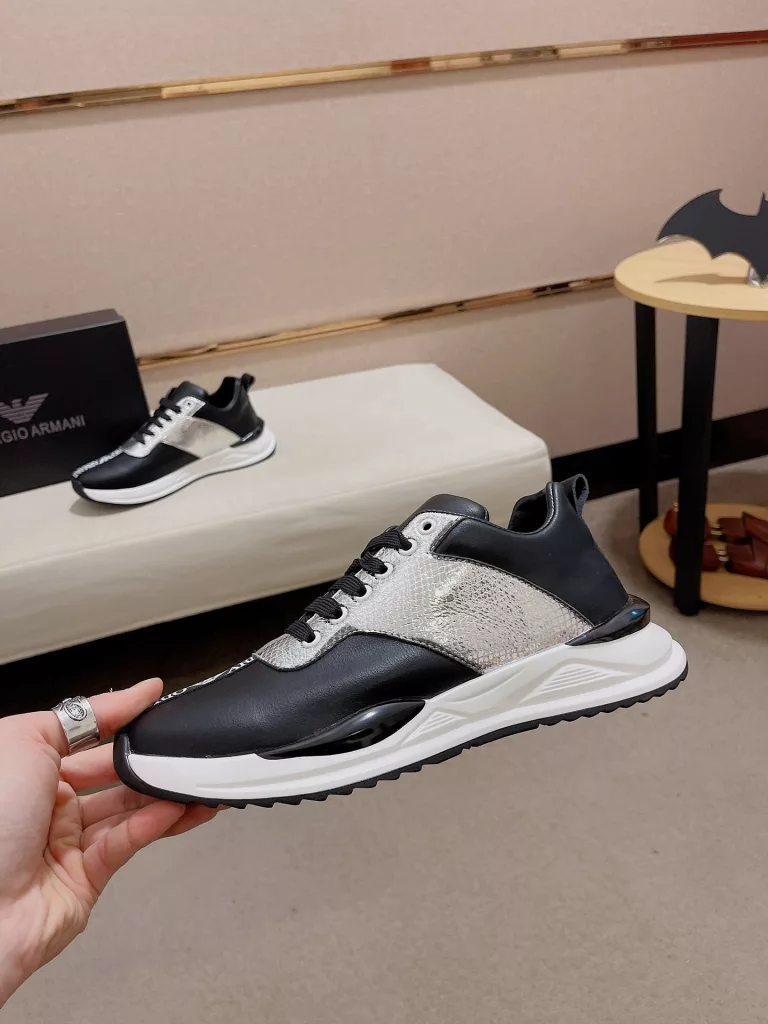 Armani ARMARNI official website synchronization counter quality continental runway models uppers imported original fabric head layer cowhide. Sheepskin lining simple but extraordinary luxury but not flashy This interpretation is just right original outsole 38-44.