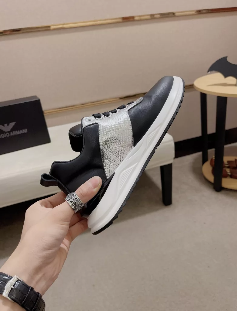 Armani ARMARNI official website synchronization counter quality continental runway models uppers imported original fabric head layer cowhide. Sheepskin lining simple but extraordinary luxury but not flashy This interpretation is just right original outsole 38-44.