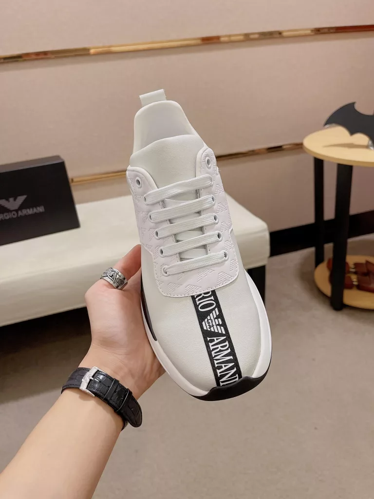 Armani ARMARNI official website synchronization counter quality continental runway models uppers imported original fabric head layer cowhide. Sheepskin lining simple but extraordinary luxury but not flashy This interpretation is just right original outsole 38-44.