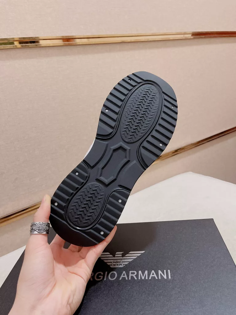 Armani ARMARNI official website synchronization counter quality continental runway models uppers imported original fabric head layer cowhide. Sheepskin lining simple but extraordinary luxury but not flashy This interpretation is just right original outsole 38-44.