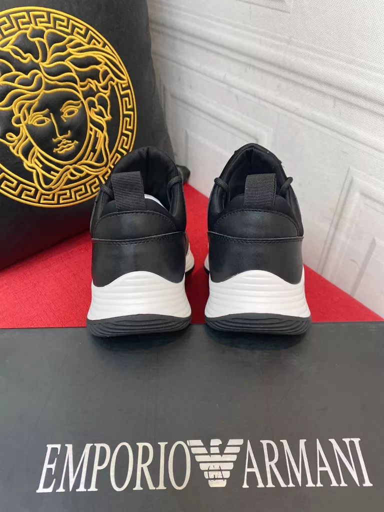 Armani The most 2021 new elaborate, detonate the whole scene! The international brand that continues to innovate This men's four-season casual shoes, the original version, the upper with fly-woven fabric , leather cushioned feet ➕ ultra-light anti-slip outsole, breathable and comfortable to speak of quality 👄Yong color: two colors yardage: 38-44