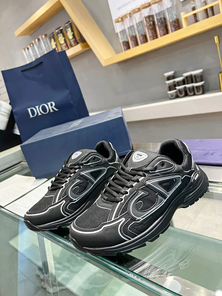 Dior's latest B30 series reflective sneakers for couples 👫 The official website is synchronously new and the color matching is complete<br>Size: 35-45