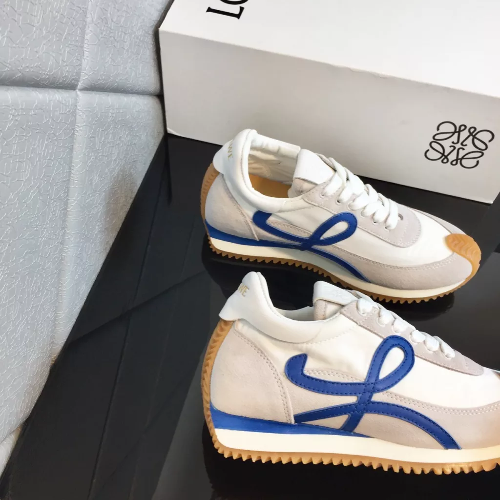 LOEWE Loewe Agam shoes 2021 early spring new casual sports shoes men and women code couple models<br>Material: suede cowhide + parachute waterproof cloth + first layer of cowhide<br>Lining: cowhide + cowhide cushion foot<br>Size: 35-44<br>Full set of packaging, counter the latest high-end flip-flop magnet box