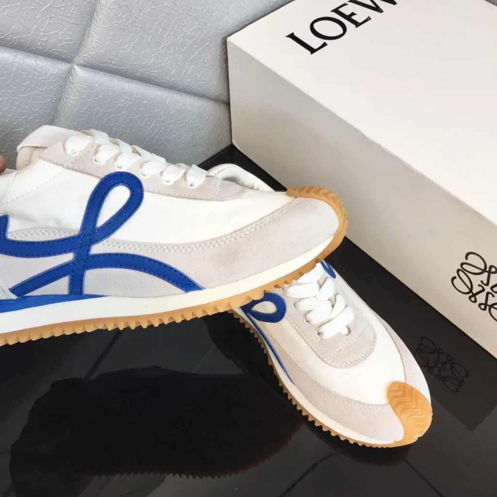 LOEWE Loewe Agam shoes 2021 early spring new casual sports shoes men and women code couple models<br>Material: suede cowhide + parachute waterproof cloth + first layer of cowhide<br>Lining: cowhide + cowhide cushion foot<br>Size: 35-44<br>Full set of packaging, counter the latest high-end flip-flop magnet box