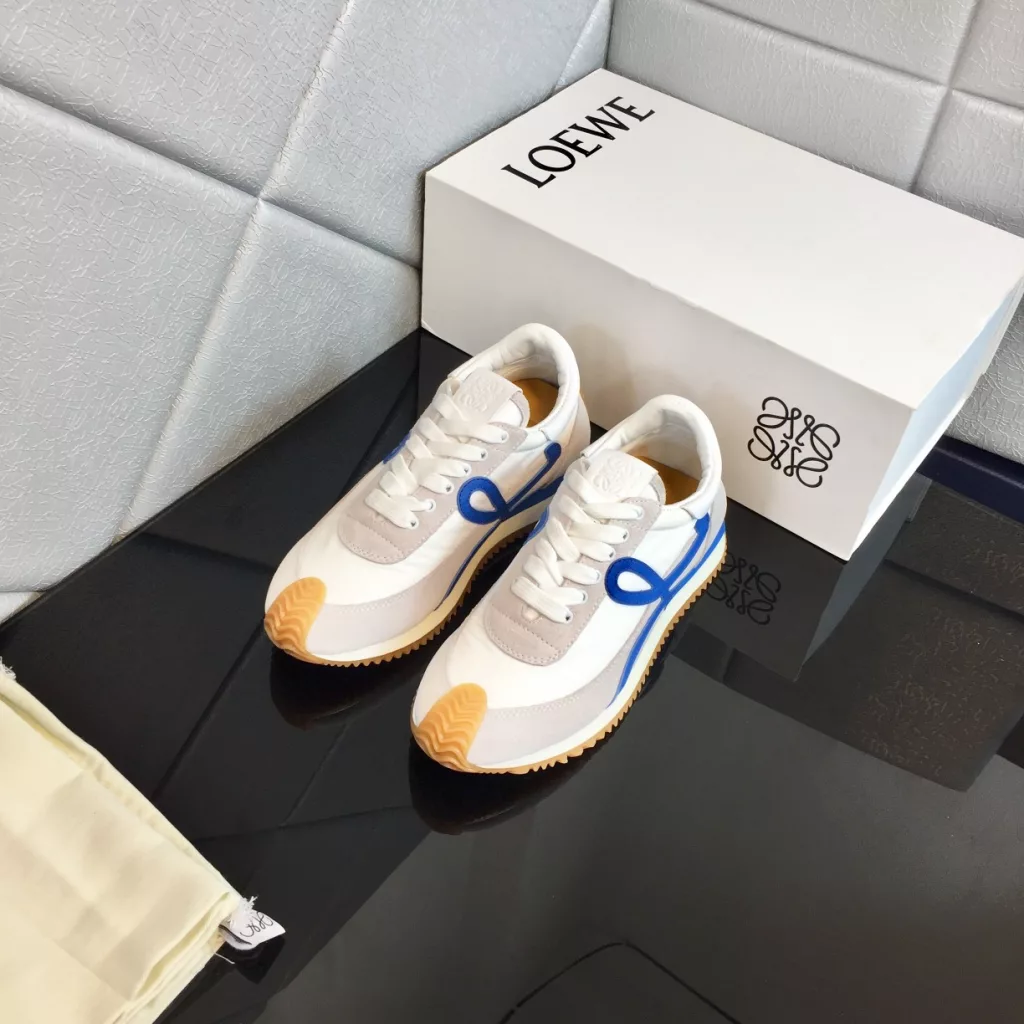 LOEWE Loewe Agam shoes 2021 early spring new casual sports shoes men and women code couple models<br>Material: suede cowhide + parachute waterproof cloth + first layer of cowhide<br>Lining: cowhide + cowhide cushion foot<br>Size: 35-44<br>Full set of packaging, counter the latest high-end flip-flop magnet box