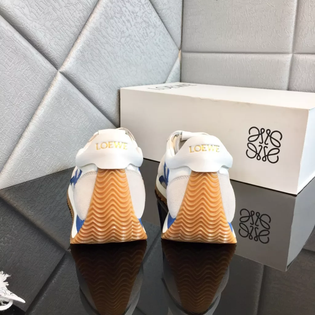 LOEWE Loewe Agam shoes 2021 early spring new casual sports shoes men and women code couple models<br>Material: suede cowhide + parachute waterproof cloth + first layer of cowhide<br>Lining: cowhide + cowhide cushion foot<br>Size: 35-44<br>Full set of packaging, counter the latest high-end flip-flop magnet box