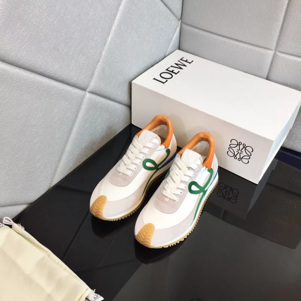 LOEWE Loewe Agam shoes 2021 early spring new casual sports shoes men and women code couple models<br>Material: suede cowhide + parachute waterproof cloth + first layer of cowhide<br>Lining: cowhide + cowhide cushion foot<br>Size: 35-44<br>Full set of packaging, counter the latest high-end flip-flop magnet box