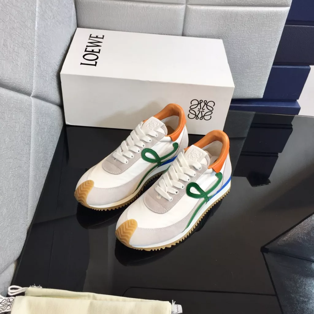 LOEWE Loewe Agam shoes 2021 early spring new casual sports shoes men and women code couple models<br>Material: suede cowhide + parachute waterproof cloth + first layer of cowhide<br>Lining: cowhide + cowhide cushion foot<br>Size: 35-44<br>Full set of packaging, counter the latest high-end flip-flop magnet box